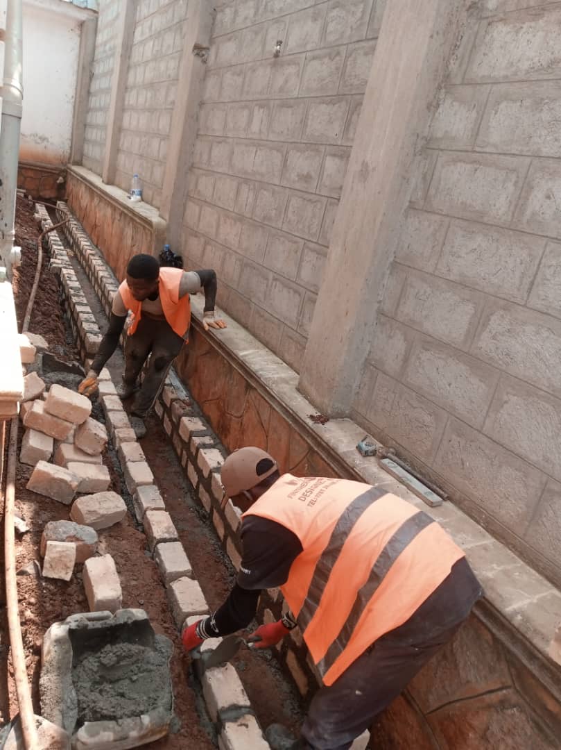 MIM CONSTRUCTION AND COMPOUND DESIGNER U LTD